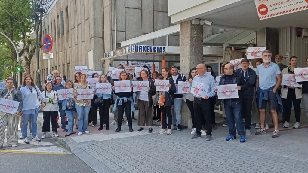 Concentraci&oacute;n esta quinta feira diante do PAC de Vigo. (Foto: N&oacute;s Diario)