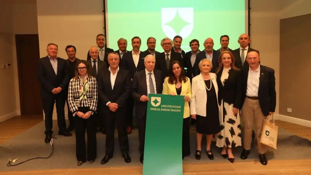 Presentaci&oacute;n da futura Universidade Emilia Pardo Baz&aacute;n, impulsada por Cesuga, o pasado 30 de abril na Coru&ntilde;a. (Foto: Cesuga)