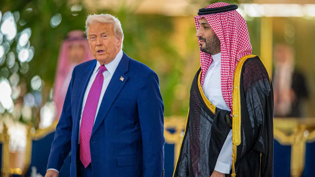 Donald Trump, presidente dos Estados Unidos, e Mohammed bin Salman, pr&iacute;ncipe herdeiro saudita, en Riad (Arabia Saudita) o 13 de maio de 2025. (Foto: Axencia de Prensa Saudita / DPA)