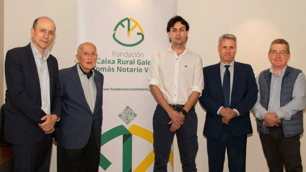Foto da visita de Alexandre Rico &aacute; sede da Fundaci&oacute;n Caixa Rural Galega Tom&aacute;s Notario Vacas. (Foto: Fundaci&oacute;n CRG)
