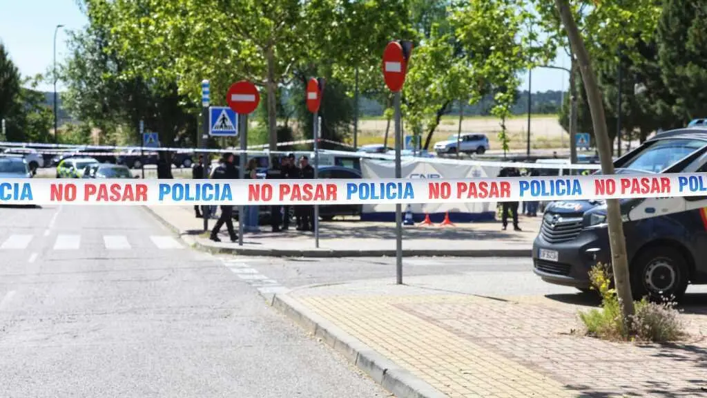 Dispositivo policial no lugar do homicidio. (Foto: Ricardo Rubio / Europa Press)