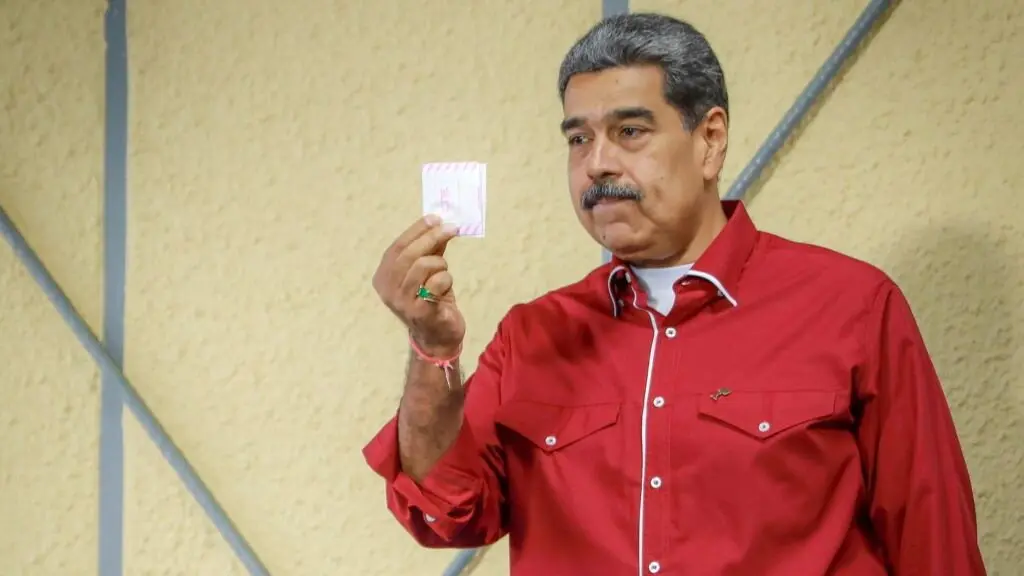 Nicol&aacute;s Maduro votou este domingo, 25 de maio, para elixir o Poder Lexislativo Nacional de Venezuela, Consellos Lexislativos e gobernadores rexionais. (Foto: Presidencia de Venezuela)