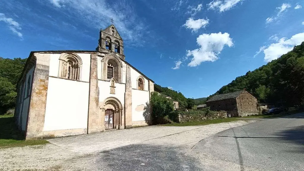 Mosteiro de Sta. Mar&iacute;a de Penamaior, en Becerre&aacute; (Os Ancares). (Foto: Adega)