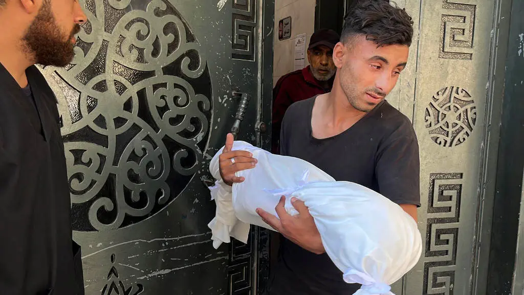 Crianza asasinada nun ataque israel&iacute; no norte de Gaza, o 29 de maio de 2025. (Foto: Hadi Daoud / APA Images via ZUMA P / DPA v&iacute;a Europa Press)