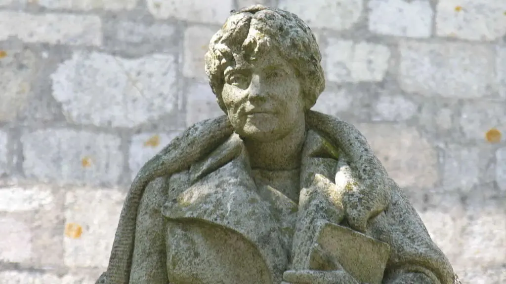 Estatua de Rosal&iacute;a de Castro en Padr&oacute;n (O Sar). (Foto: Luis Miguel Bugallo S&aacute;nchez)