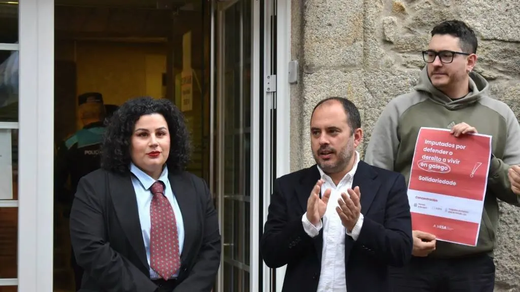 Sara Seco e Marcos Maceira. (Foto: A Mesa pola Normalizaci&oacute;n Ling&uuml;&iacute;stica)