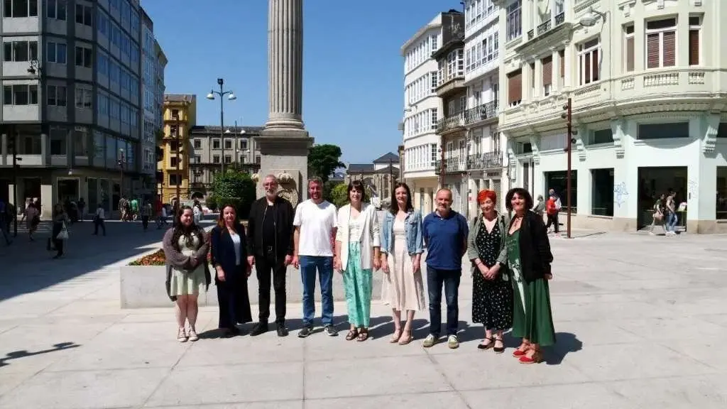 No centro, Ana Pont&oacute;n e Rub&eacute;n Arroxo, en Lugo. (Foto: N&oacute;s Diario)