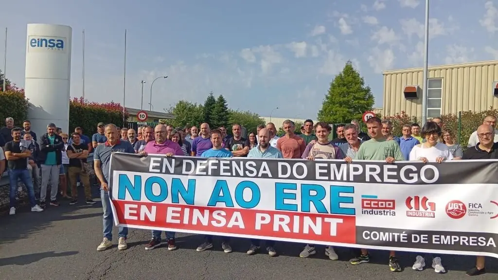 Protesta do persoal de Einsa Print durante unha protesta. (Foto: CIG-Industria)