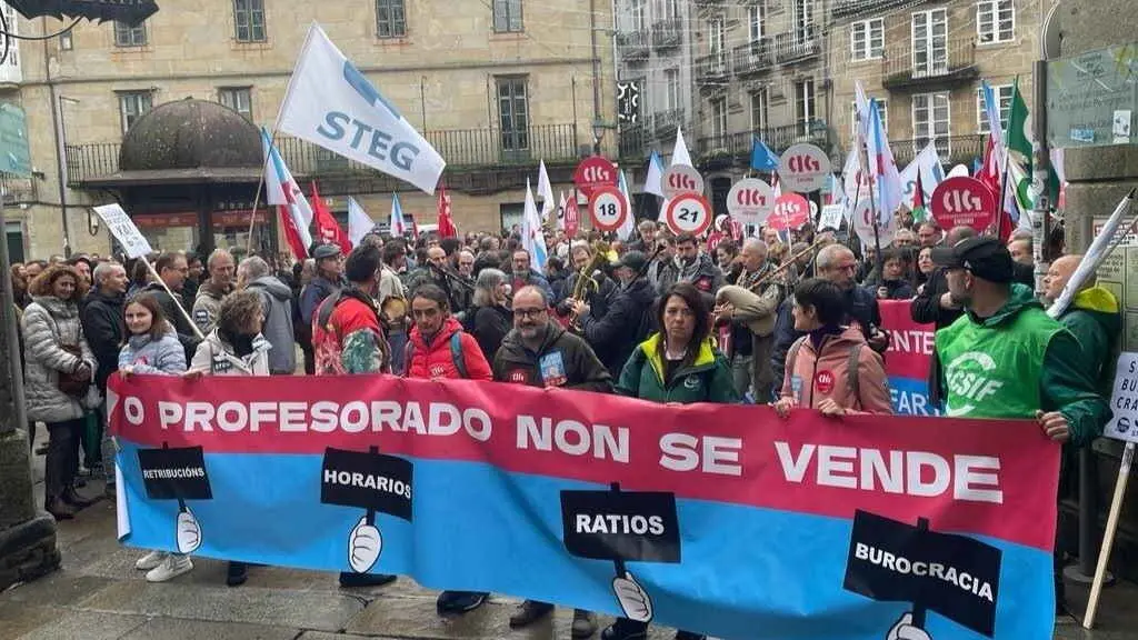 Manifestaci&oacute;n de profesorado convocada polos sindicatos CIG, STEG e CSIFen compostela en novembro de 2023. (Foto: Europa Press)