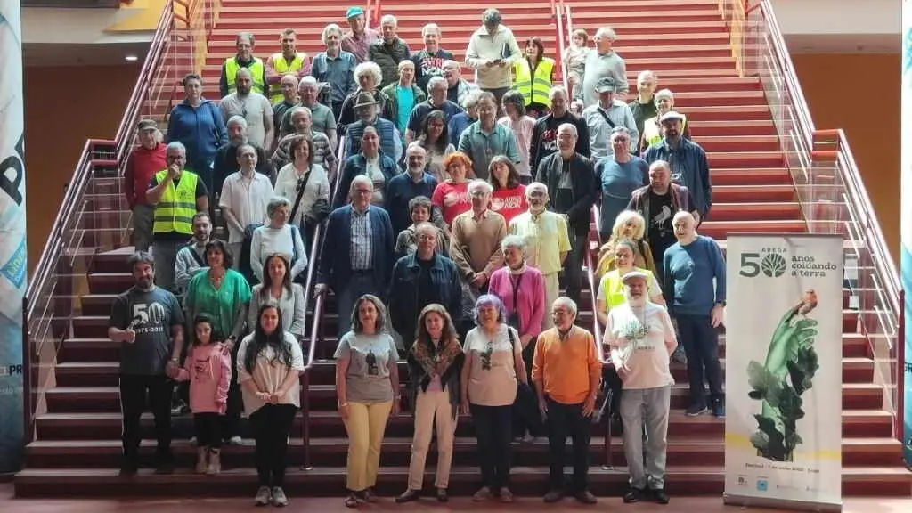 Foto de familia na festa do 50 aniversario de Adega decorrida no Pazo de Feiras e Congresos de Lugo o 7 de xu&ntilde;o. (Foto: Adega)