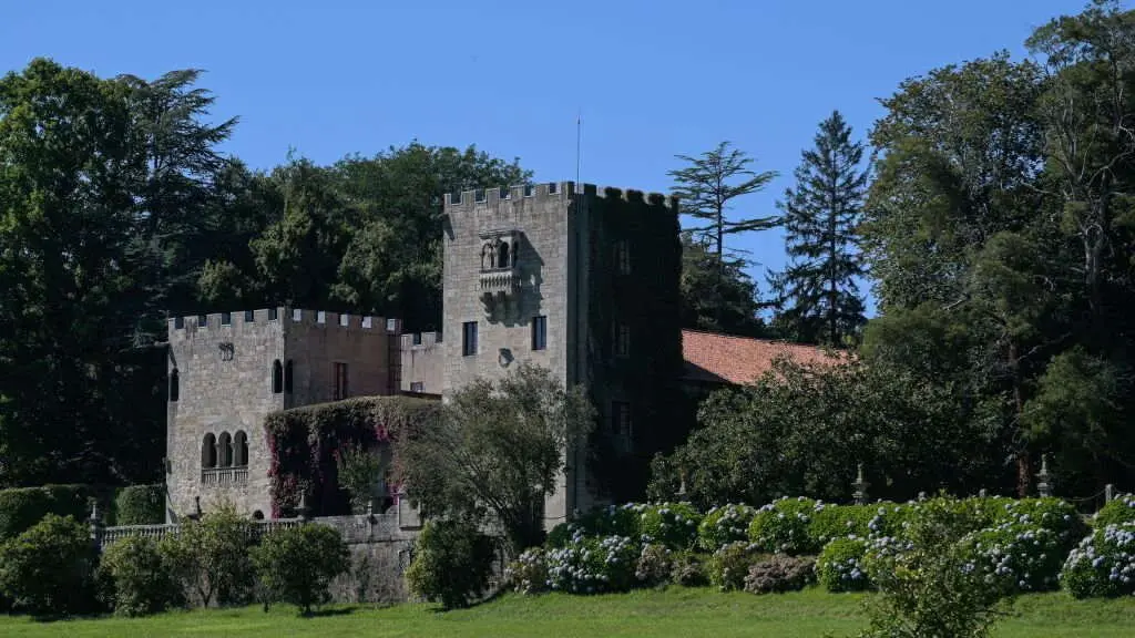 Durante oito d&eacute;cadas os Franco atesouraron numerosas obras de arte e pezas hist&oacute;ricas no  pazo de Meir&aacute;s, espoliadas durante a ditadura. (Foto: M. Dylan / Europa Press)