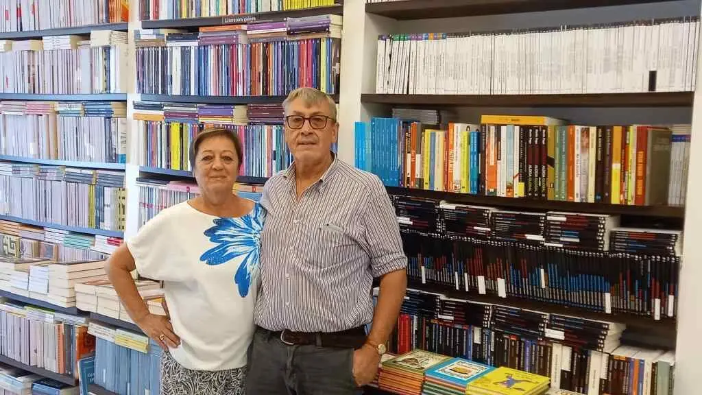 Maribel Tato e Gonzalo P&eacute;rez, fundadores da Librar&iacute;a Cartab&oacute;n de Vigo. (Foto: N&oacute;s Diario)