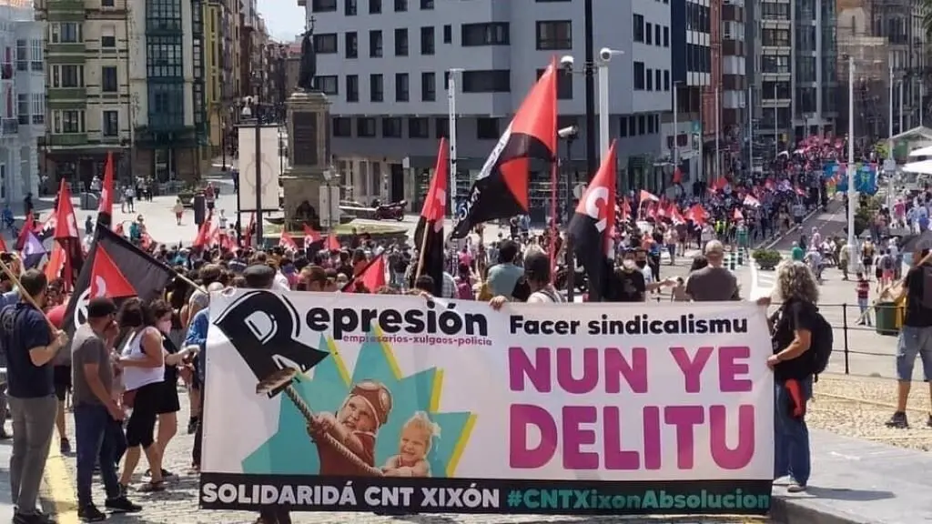 Manifestaci&oacute;n de apoio a Las 6 de las Su&iacute;za o pasado mes de xu&ntilde;o. (Foto: N&oacute;s Diario)