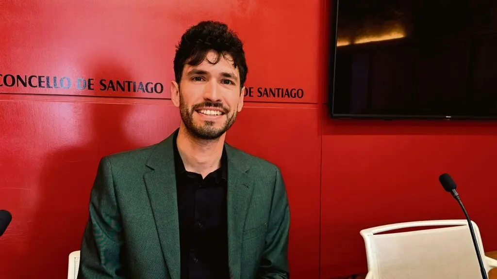 O edil de Urbanismo, Vivenda e Cidade Hist&oacute;rica, Iago Lesteg&aacute;s, detallou esta segunda feira a resposta do Concello ao IGVS. (Foto: Concello de Santiago)