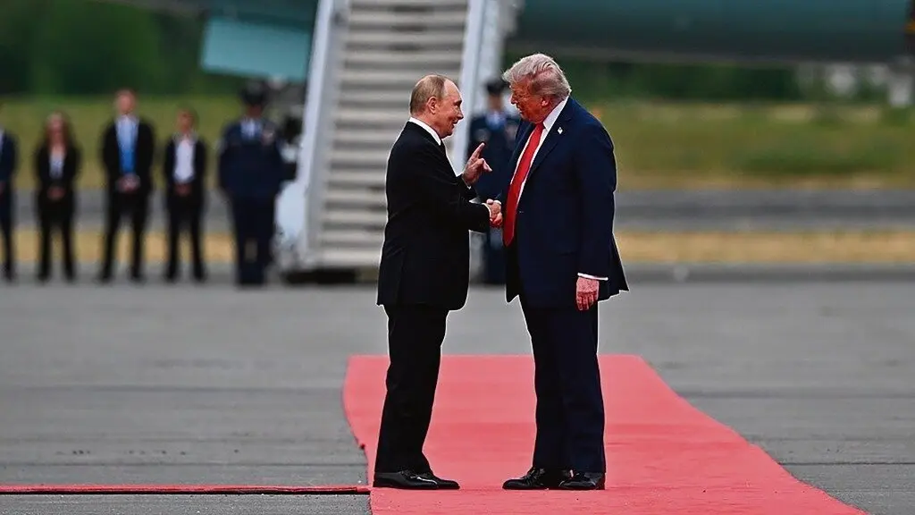 Vladimir Putin e Donald Trump en Alaska. (Foto: Sergey Bobylev / Kremlin / DPA)