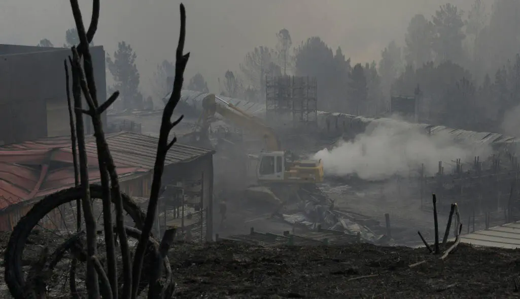 Empresa Autoneum, piezas de automoci&oacute;n, en el pol&iacute;gono industrial del municipio de  A R&uacute;a, muy afectada por el incendio inicado hace dos d&iacute;as en el municipio de Larouco. Ourense 16/8/25. foto Rosa Veiga
