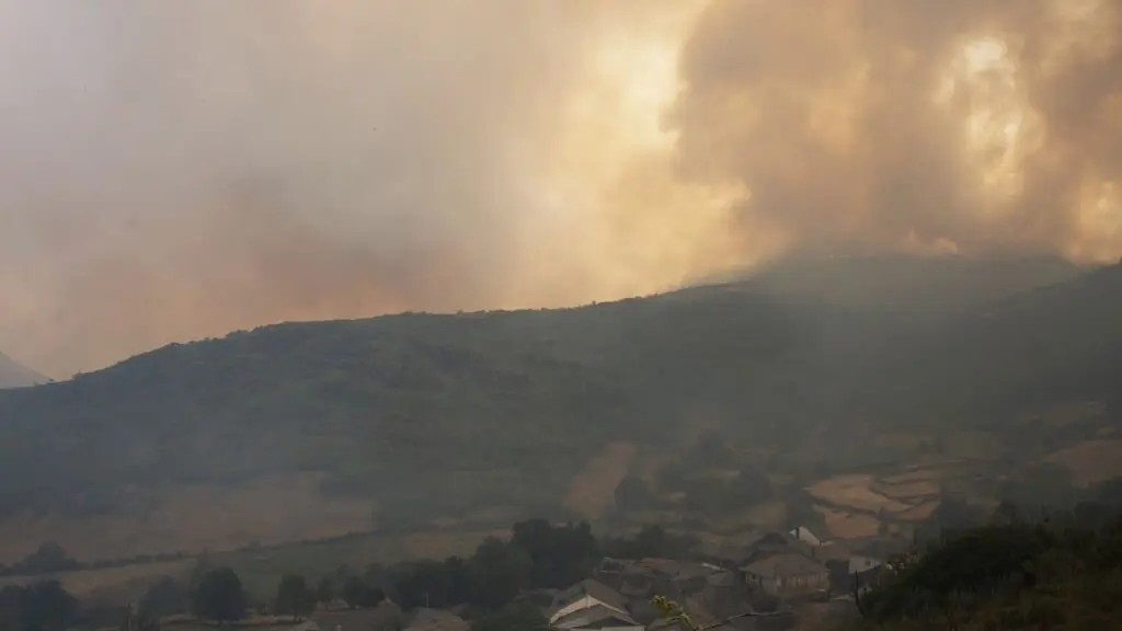 Vistas do incendio en Chandrexa de Queixa o pasado 11 de agosto. (Foto: Rosa Veiga / Europa Press)