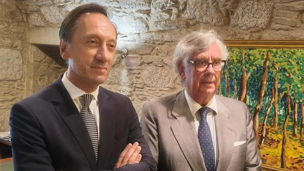 O embaixador de Portugal no Estado espa&ntilde;ol, Jos&eacute; Augusto Duarte, e o presidente da Confederaci&oacute;n de Empresarios de Galicia, Juan Manuel Vieites, a pasada segunda feira 1 de setembro. (Foto: Nicol&aacute;s Satriano)