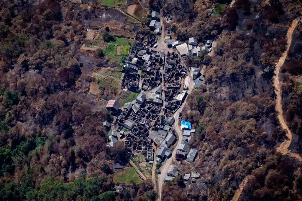San Vicente de Leira, en Vilamart&iacute;n de Valdeorras. Incendio de Larouco. (Foto: Pedro Armestre / Greenpeace)