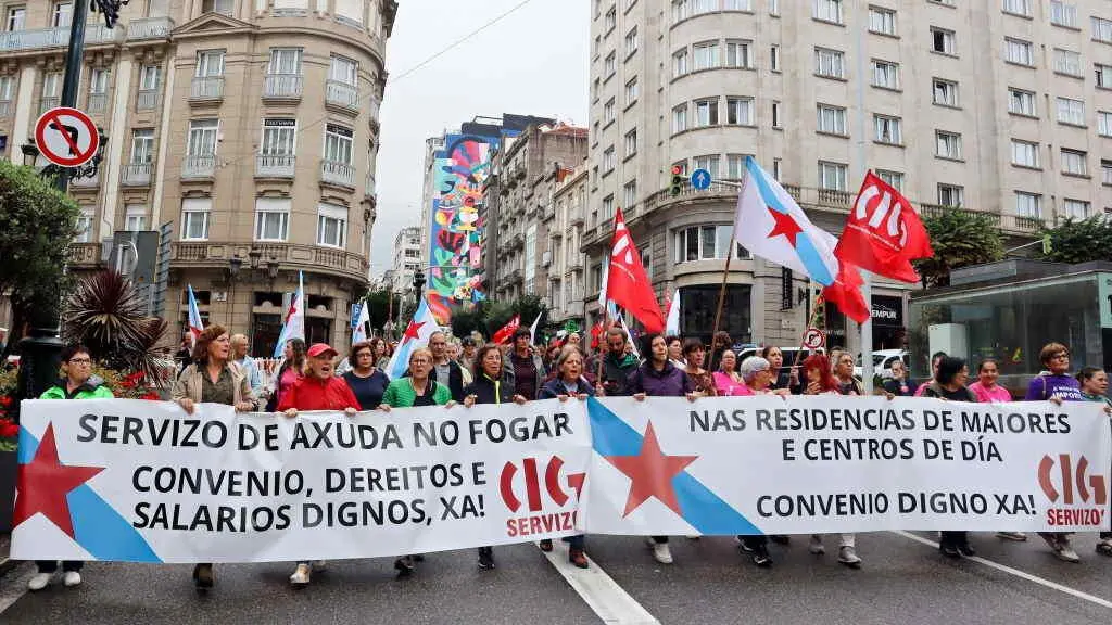 Mobilizaci&oacute;n das traballadoras do SAF e das residencias da terceira idade o pasado 11 de setembro en Vigo. (Foto: N&oacute;s Diario)