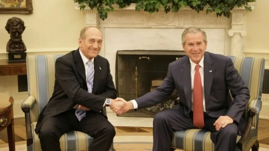 Ehud Olmert e George_Bush. (Foto: Eric Draper / White House)