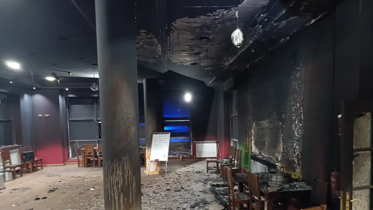 O centro espec&iacute;fico para menores migrantes de Monforte, este s&aacute;bado 20 de setembro tras o suceso. (Foto: N&oacute;s Diario)