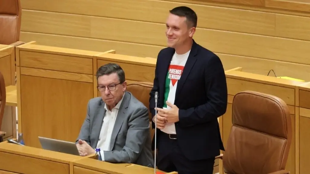 Carlos L&oacute;pez Font e Aitor Bouza este 23 de setembro no Parlamento galego. (Foto: Parlamento da Galiza)