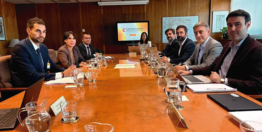 La conselleira de Econom&iacute;a e Industria, Mar&iacute;a Jes&uacute;s Lorenzana, se re&uacute;ne con el secretario de Estado de Energ&iacute;a, Joan Groizard

XUNTA DE GALICIA / Europa Press
23/9/2025