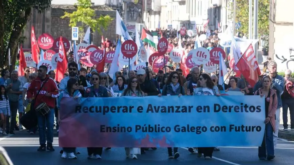 Manifestaci&oacute;n de docentes galegos, este 25 de setembro en Compostela. (Foto: Arxina)