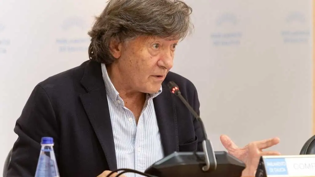 O secretario xeral para o Deporte, Jos&eacute; Ram&oacute;n Lete, este 1 de outubro no Parlamento galego. (Foto: Xunta da Galiza)