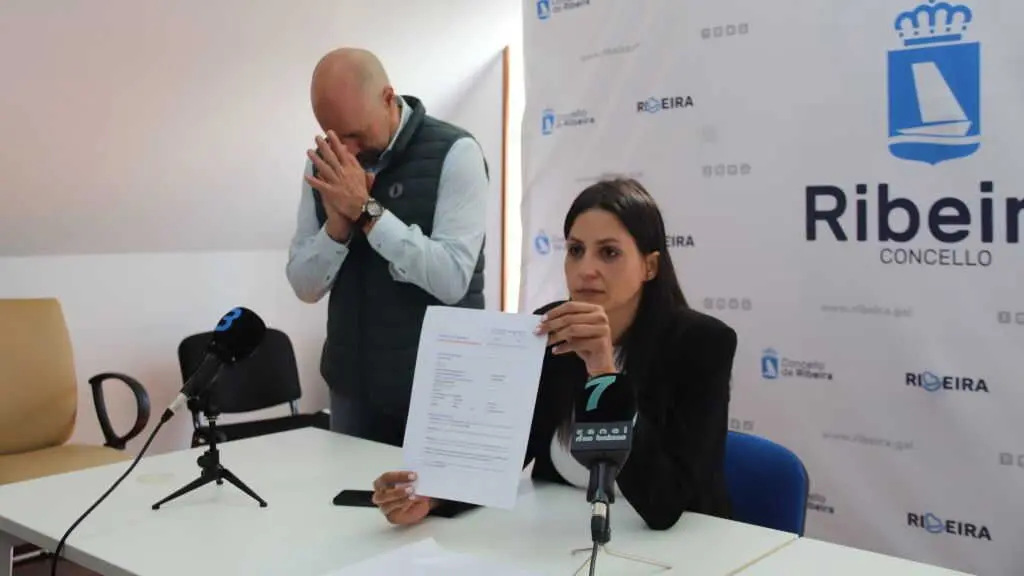 Tania Redondo anunciou esta quinta feira a s&uacute;a renunica como concelleira do PBBI de Ribeira e o seu paso ao grupo non adscrito. (Foto: N&oacute;s Diario)