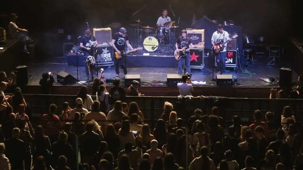 Ruxe Ruxe actuando esta quinta feira 9 de novembro no concerto solidario de Amal X Gaza en Compostela. (Foto: Arxina)