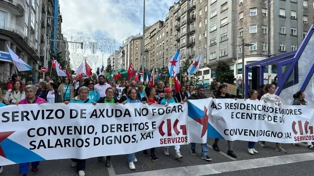 Mobilizaci&oacute;n de persoal do sector dos coidados, este 23 de outubro en Vigo. (Foto: N&oacute;s Diario)