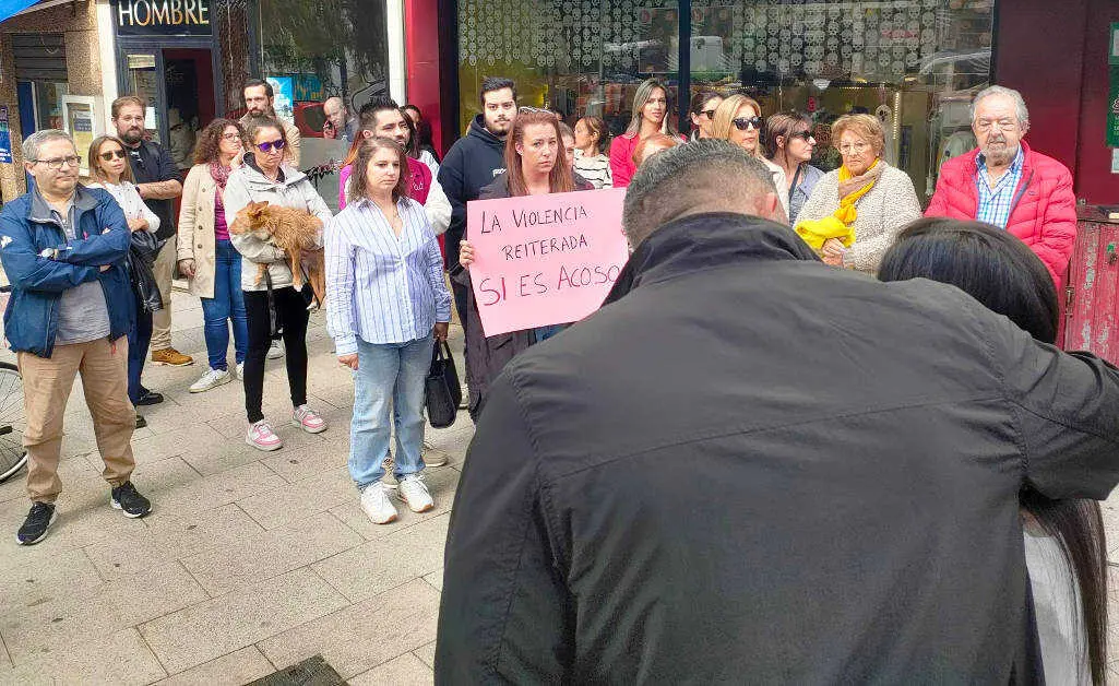 EuropaPress_7052718_padres_denunciaron_supuesto_acoso_escolar_hija_cinco_anos_vigo_arropados