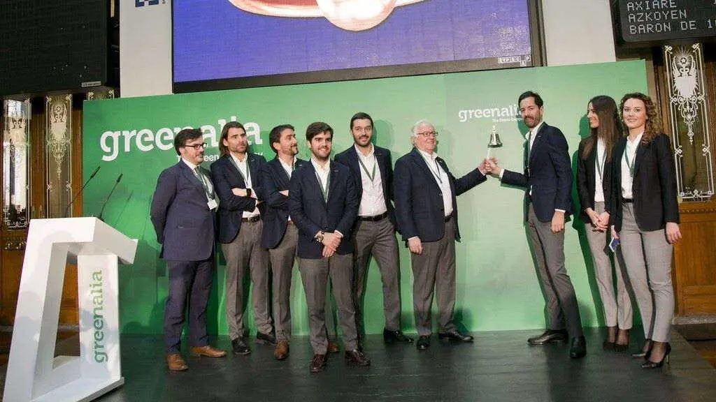 Manuel Garc&iacute;a Pardo, terceiro pola dereita, no debut de Greenalia no Mercado Alternativo Burs&aacute;til en 2017. (Foto: MAB)