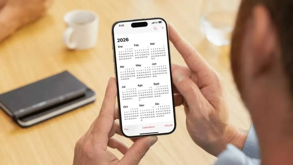 Un m&oacute;bil co calendario de 2026. (Foto: Europa Press)