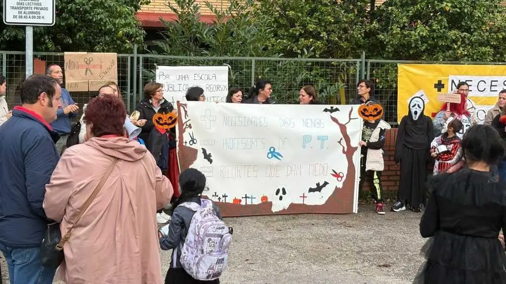 Anpa Tintureira do CEIP A Paz na manifestaci&oacute;n desta quinta feira. (Foto: ANPA Tintureira)