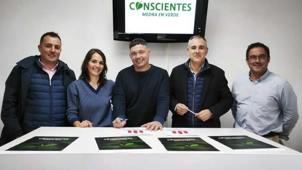 Ismael Bouza, Sara Teijeira, Manu Lourenzo, Gustavo Villasuso e Pablo Garrido, na presentaci&oacute;n. (Foto: N&oacute;s Diario)