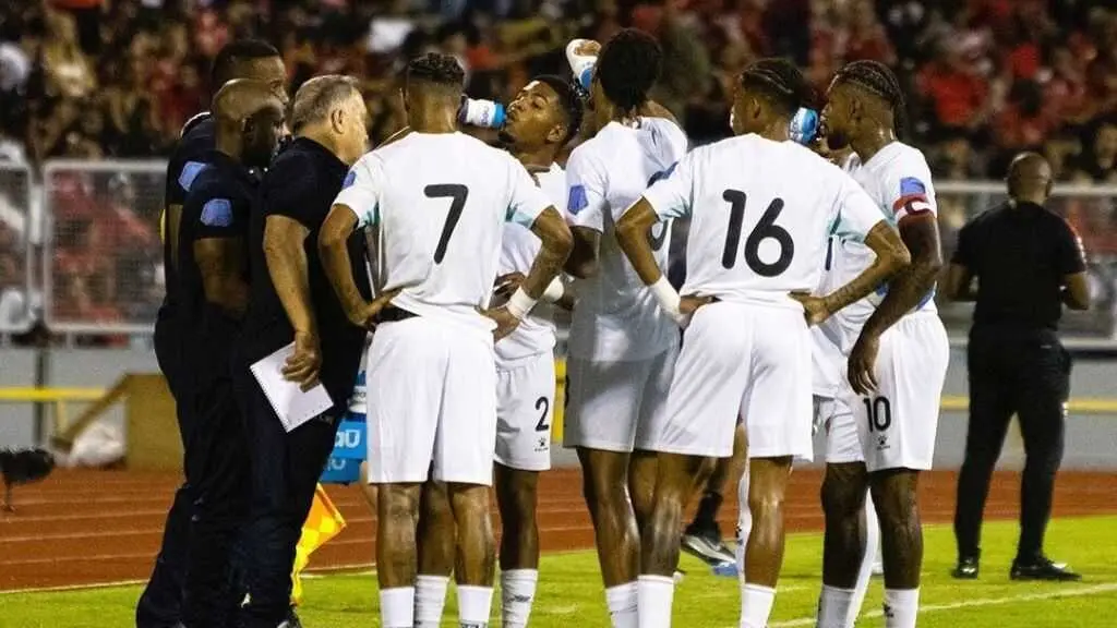 A selecci&oacute;n de Cura&ccedil;ao, nun partido contra o Trinidade e Tobago (0-0). (Foto: Federaci&oacute;n de F&uacute;tbol de Cura&ccedil;ao)