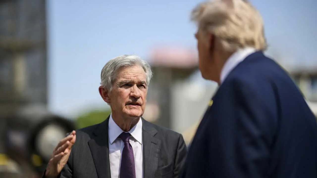 O presidente da Reserva Federal dos EUA, Jerome Powell, e o presidente Donald Trump o 24 de xullo en Washington. (Foto: Daniel Torok / White House)