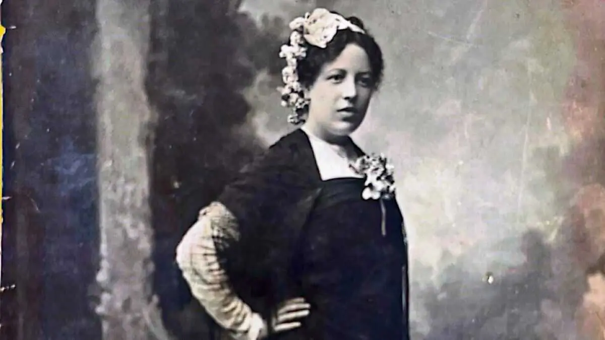Elena Est&eacute;vez en 1909 ou 1910. (Foto: Arquivo da familia)