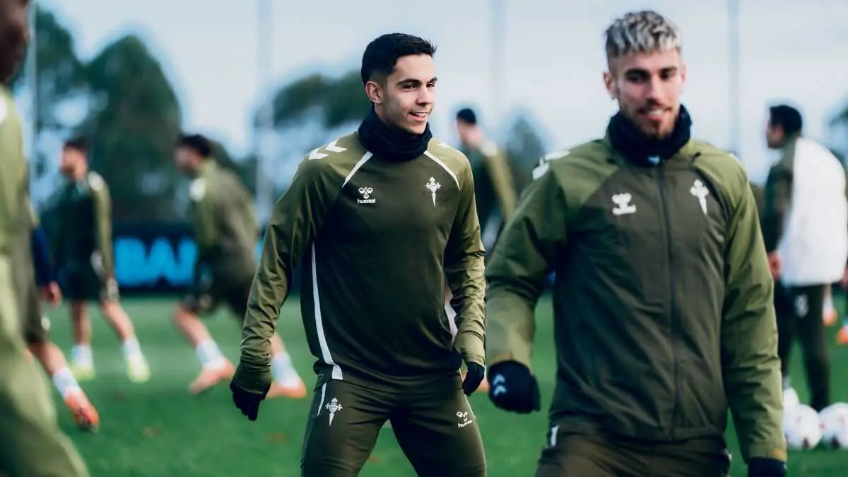 Hugo Sotelo e &Oacute;scar Mingueza adestrando na Cidade Deportiva Afouteza antes de o Celta partir
rumbo a Bulgaria. (RC Celta)