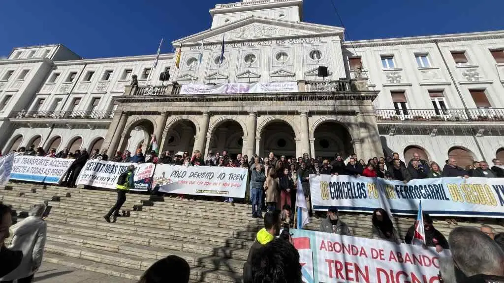 Manifestaci&oacute;n en defensa dun servizo ferroviario "digno", este domingo 30 de novembro en Ferrol. (Foto: Concello de Ferrol)