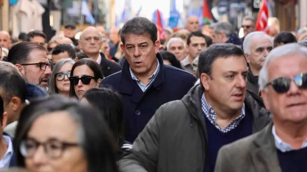 Jos&eacute; Ram&oacute;n G&oacute;mez Besteiro, este domingo 30 de novembro na manifestaci&oacute;n en Ferrol. (Foto: N&oacute;s Diario)