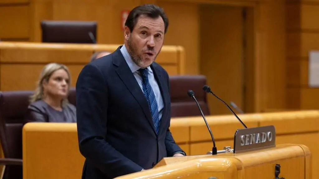 O ministro &Oacute;scar Puente, esta terza feira 2 de decembro no Senado. (Foto: Ricardo Rubio / Europa Press)