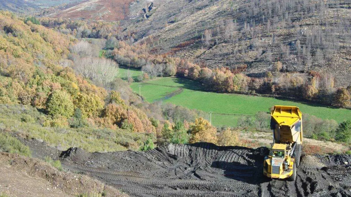 Movementos de terra na Gudi&ntilde;a. (Foto: Ecoloxistas en Acci&oacute;n)