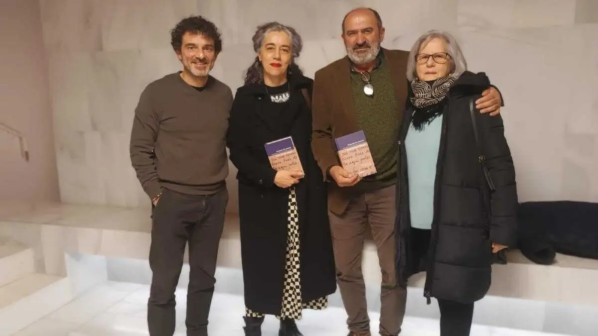 Henrique Alvarellos, Alexandra Cabana, Anxo Angueira e Amelia Outeiro, en Lugo, esta terza feira. (Foto: N&oacute;s Diario)