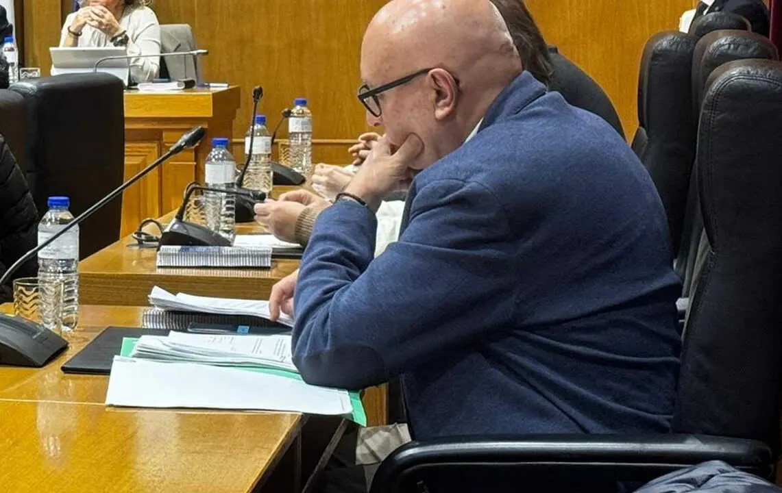 EuropaPress_7178910_alcalde_barbadas_xose_carlos_valcarcel_pleno_diputacion_ourense_diputado_no
