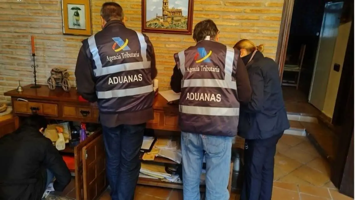 A Axencia Tributaria desmantela unha 'macrotrama' de fraude de m&aacute;is de 300 mill&oacute;ns de IVE de hidrocarburos. (Foto: AEAT)