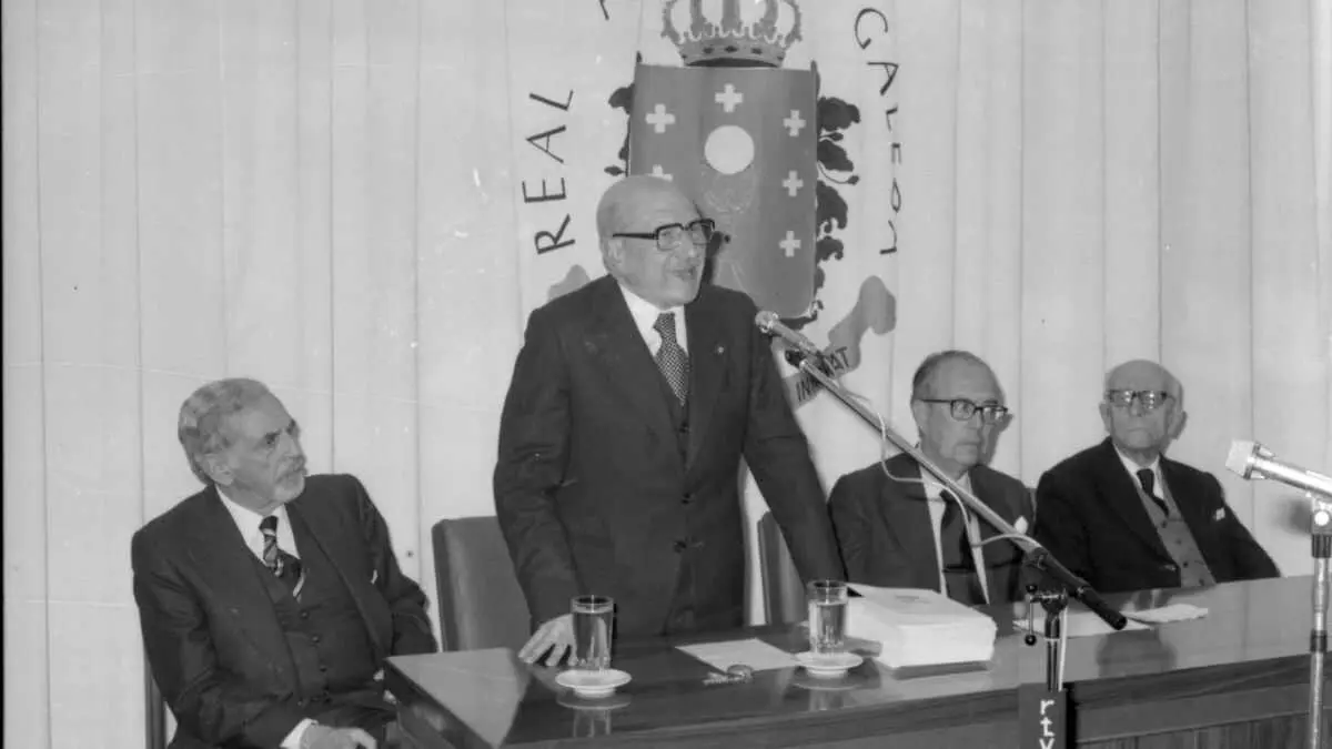 Ricardo Carvalho Calero durante un discurso na Real Academia Galega. (Foto: RAG)
